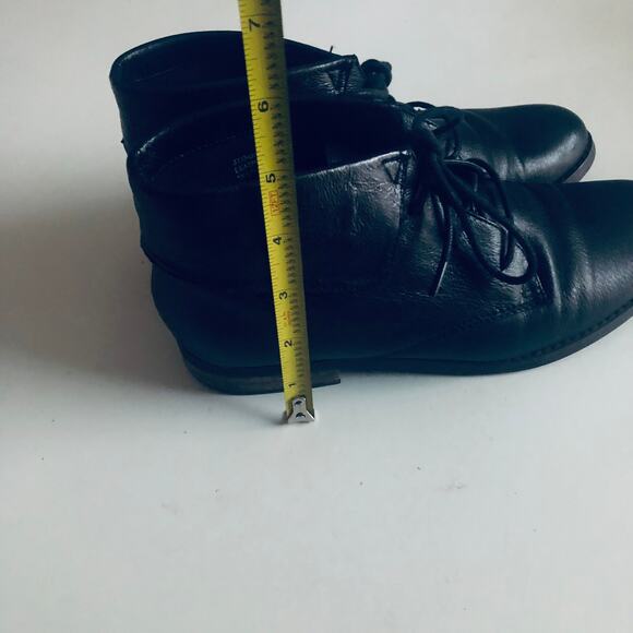 Steve Madden 'Stingrei' Women's 7M Black Leather Lace Up Ankle Boot Fold Over - Picture 5 of 10